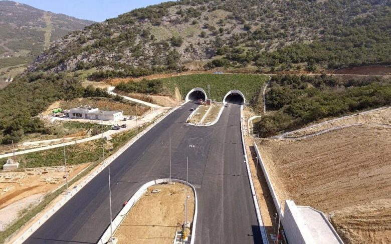 Διακόπτεται η κυκλοφορία στην Κοιλάδα των Τεμπών