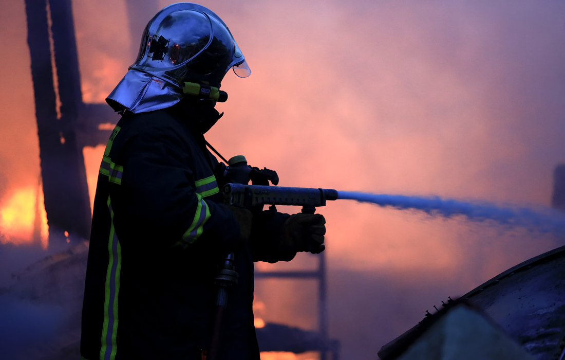 Πύρινη κόλαση στη Ζάκυνθο – Διάσωση 100 τουριστών από τις φλόγες