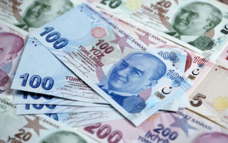 Σε νέο χαμηλό ρεκόρ υποχωρεί η τουρκική λίρα