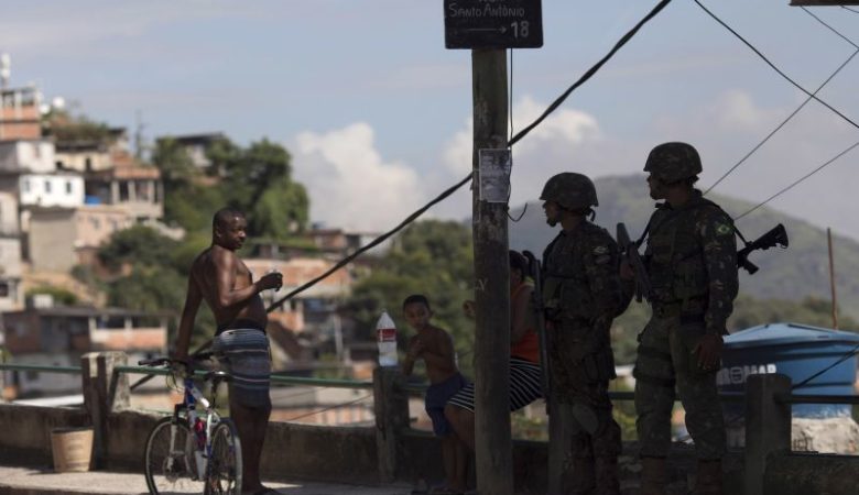 Οι κάτοικοι του Ρίο φοβούνται ότι θα «φάνε» αδέσποτη σφαίρα