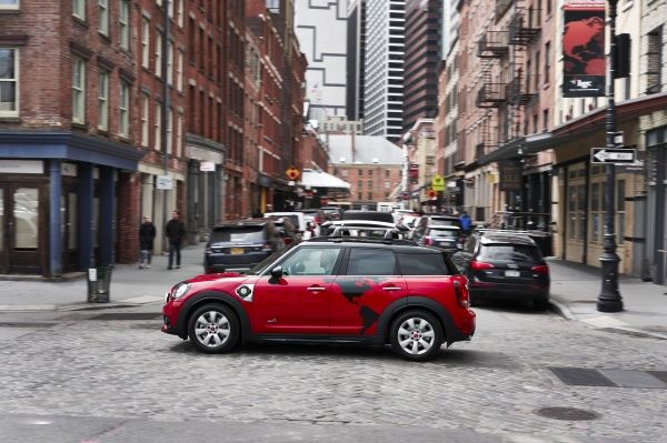 Το πρώτο plug-in της MINI σε ένα ιστορικό ταξίδι μέχρι τη Γη του Πυρός