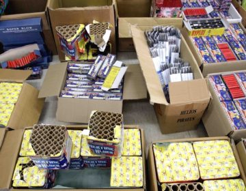 Τουλάχιστον πέντε κιλά εκρηκτικών υλών και 523 κροτίδες βρήκε η Αστυνομία σε Μεσολόγγι και Πύργο