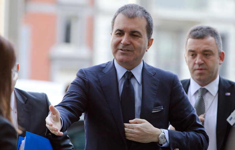 Ο εκπρόσωπος του κόμματος του Ερντογάν τα έβαλε με τον Κουμουτσάκο