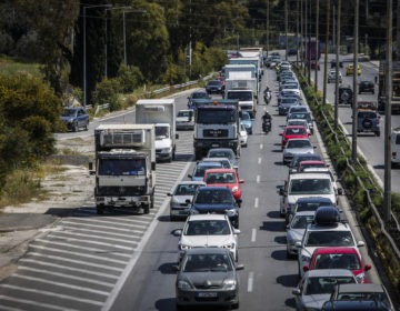 Καραμπόλα τριών φορτηγών στην εθνική οδό Αθηνών-Κορίνθου στη γέφυρα του Ασπροπύργου