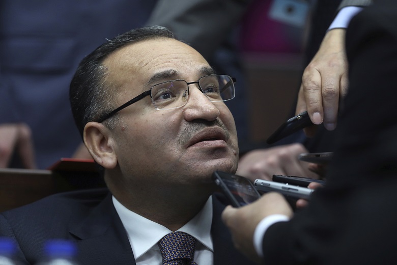 Μποζντάγ για Έλληνες στρατιωτικούς: Δεν τίθεται θέμα ανταλλαγής