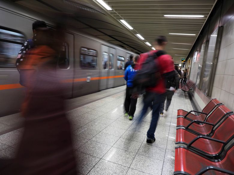 Ανοίγουν σταδιακά οι σταθμοί του μετρό «Σύνταγμα» και «Πανεπιστήμιο»