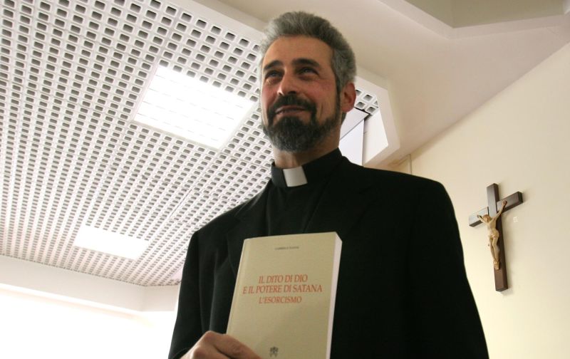 Τι συζητάνε σε ένα συνέδριο 200 μαθητευόμενοι εξορκιστές