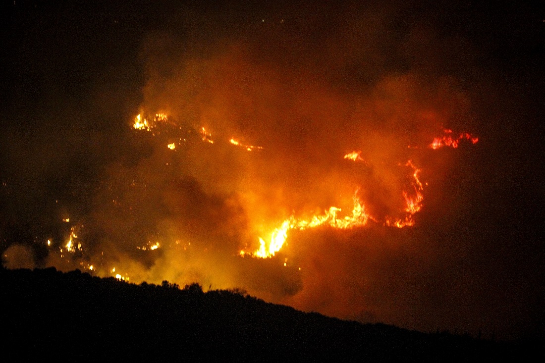 Σε εξέλιξη η πυρκαγιά στην Ηλεία – Εκκενώθηκαν σπίτια
