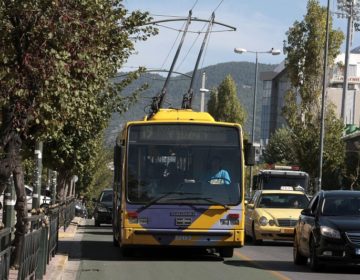 Τα δρομολόγια σε λεωφορεία και τρόλεϊ από σήμερα Μεγάλη Παρασκευή έως και Τρίτη του Πάσχα