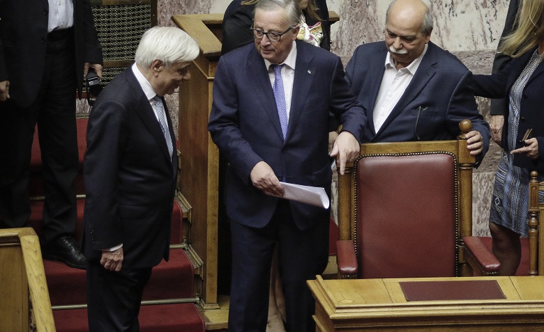 Ο Γιούνκερ ανταποδίδει καλώντας τον Παυλόπουλο στην Κομισιόν