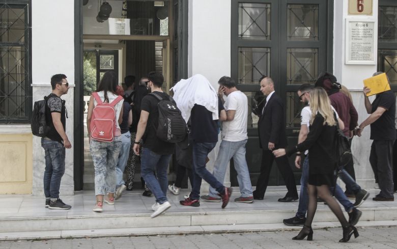 Έφοδος σε αποθήκη της σπείρας που διακινούσε αντικαρκινικά φάρμακα