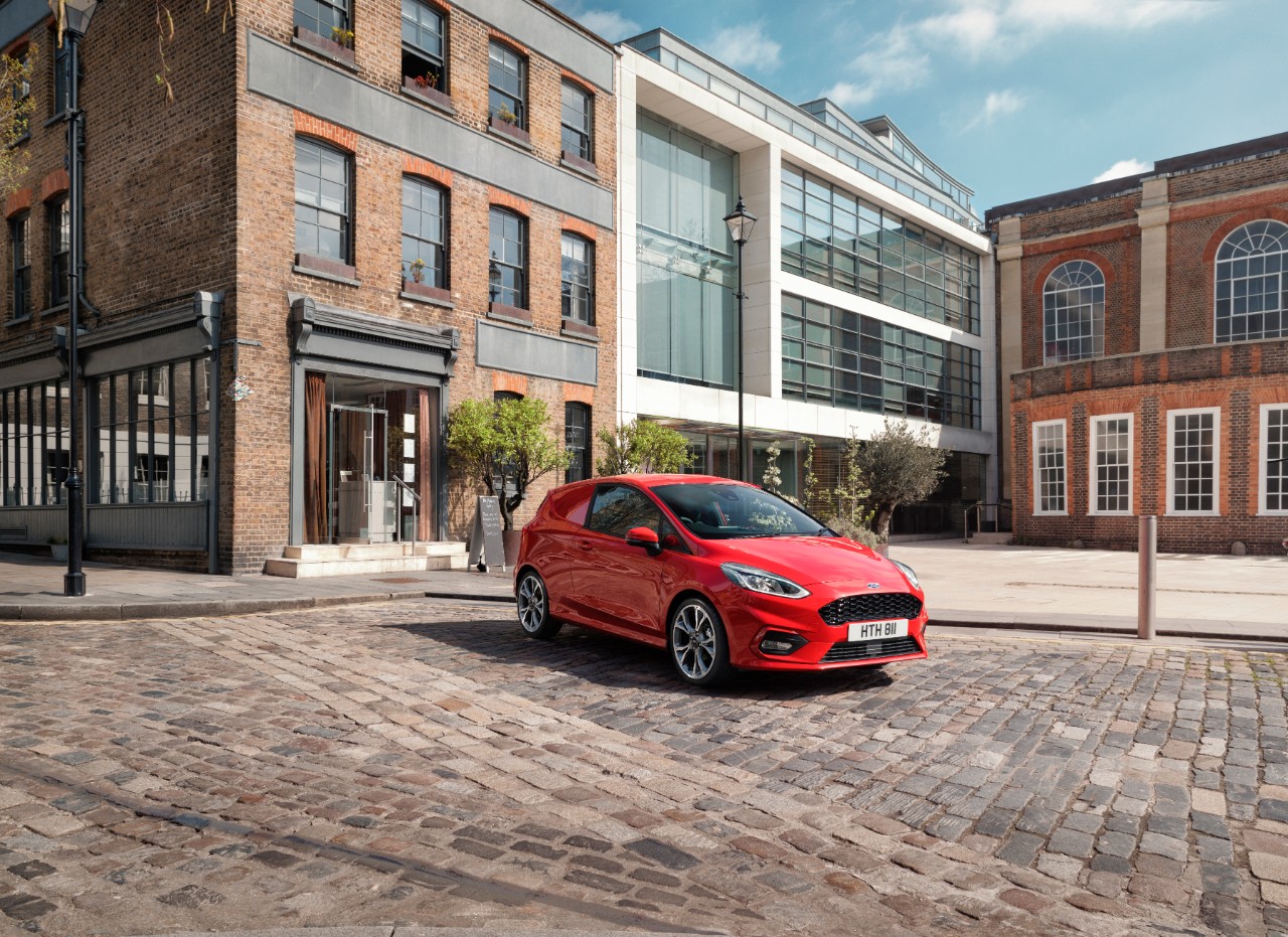 Δυναμική επαναφορά της Ford στα επαγγελματικά με το νέο Fiesta Van