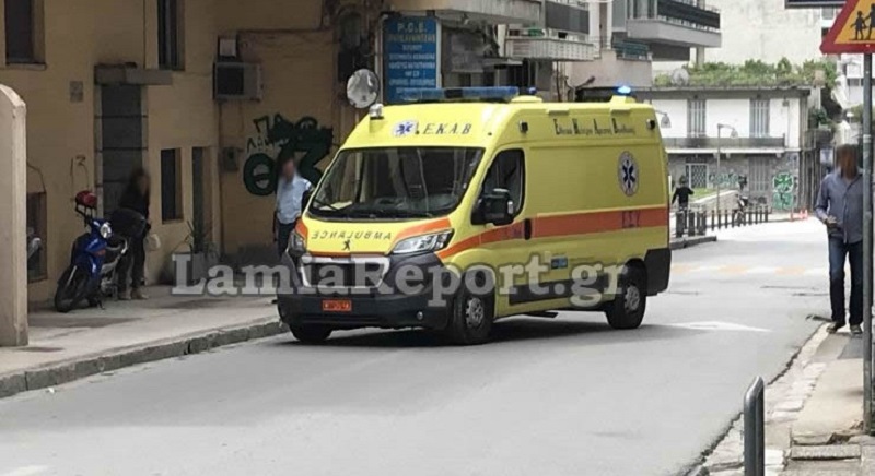 Μοτοσικλέτα παρέσυρε πεζή στο κέντρο της Λαμίας