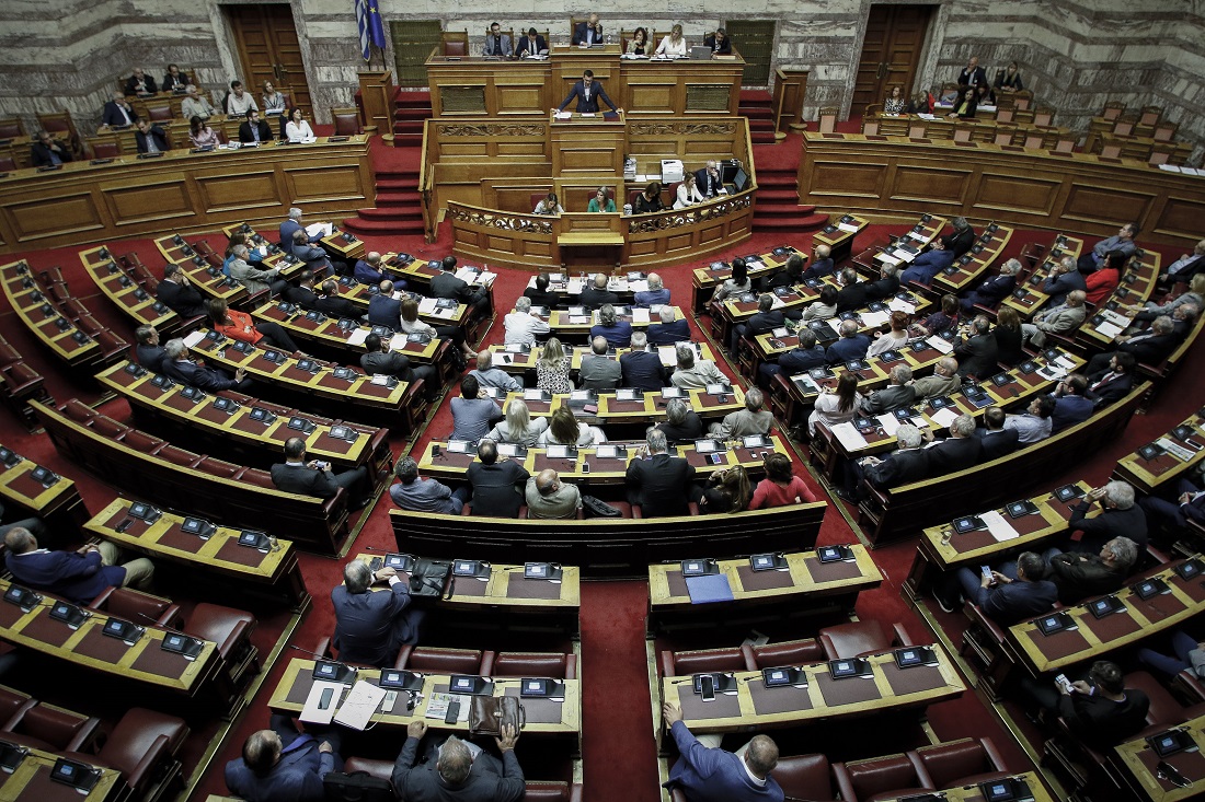 Πέρασε με 154 «ναι» το πολυνομοσχέδιο – Συζητείται η πρόταση μομφής