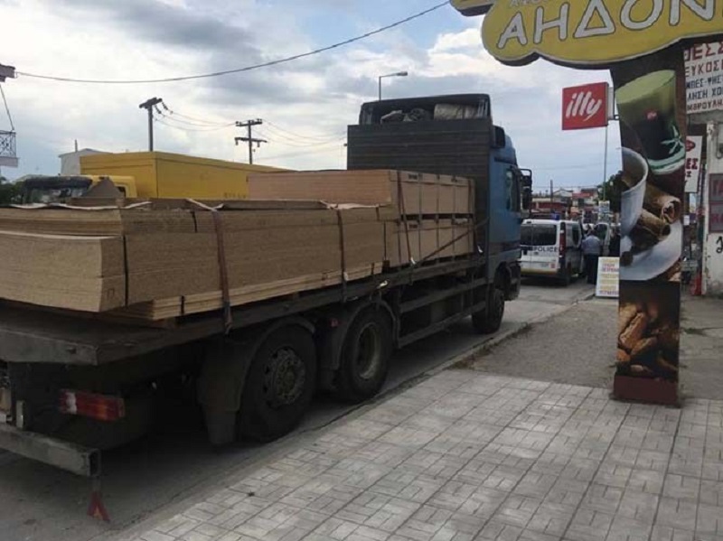 Τραγωδία στη Λάρισα, νταλίκα παρέσυρε και διαμέλισε 62χρονη