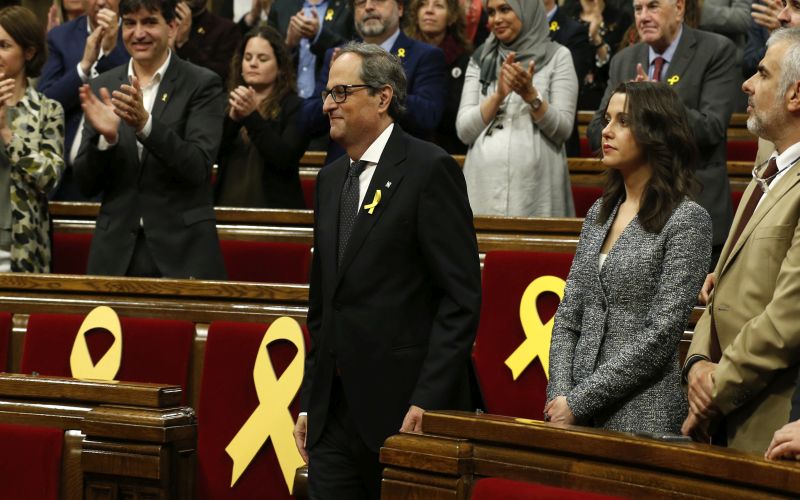 Με φυλακισμένους και εξόριστους υποστηρικτές της αυτονομίας η νέα κυβέρνηση στην Καταλονία
