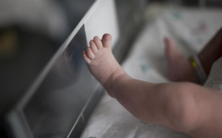19 χρόνια φυλακή στο ζευγάρι που έκαιγε το μωρό του στην Πάτρα
