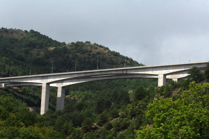 Ποια επενδυτικά σχήματα περνούν στη β’ φάση για Εγνατία και Μαρίνα Αλίμου