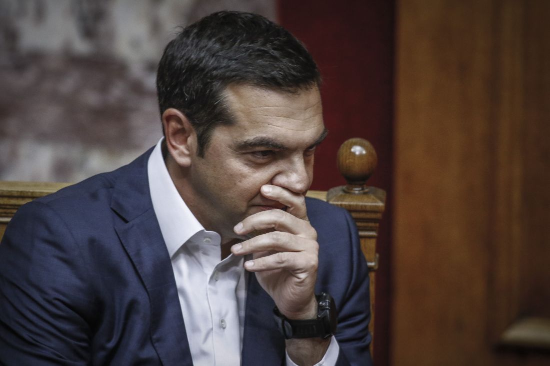 Spiegel: Συρρικνώνεται η κυβερνητική πλειοψηφία του Τσίπρα