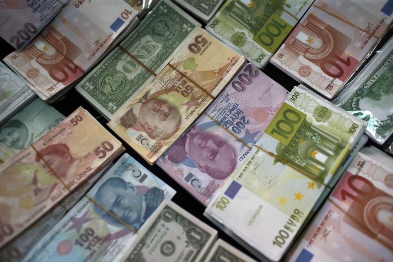 Σε νέο ιστορικό χαμηλό η τουρκική λίρα