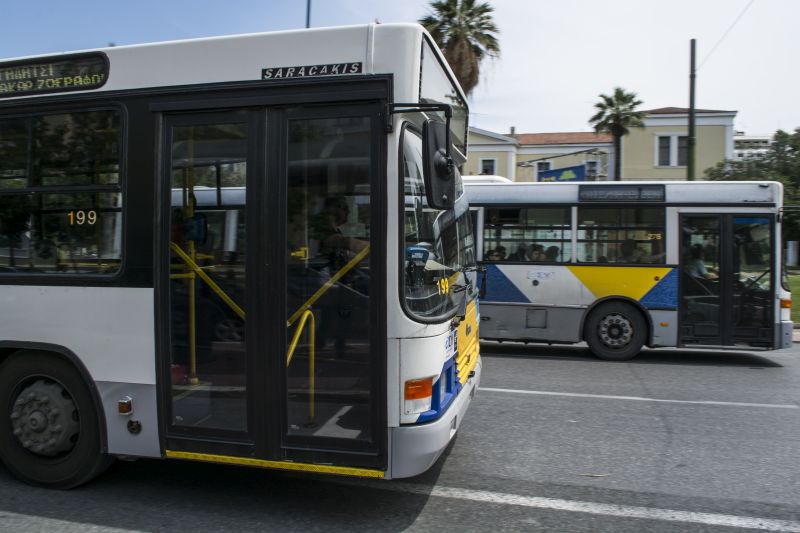 Έπιασαν τρεις 15χρονους για την επίθεση με πέτρες σε λεωφορεία