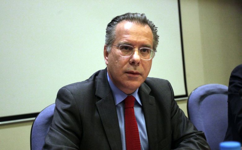 Κουμουτσάκος: Ο Ζάεφ διατηρεί στο Σύνταγμα τον αλυτρωτισμό
