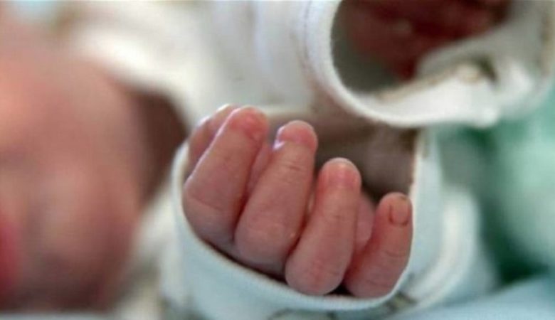 Νεογέννητο κοριτσάκι βρέθηκε τυλιγμένο σε πετσέτα μέσα σε τσάντα στο Λονδίνο