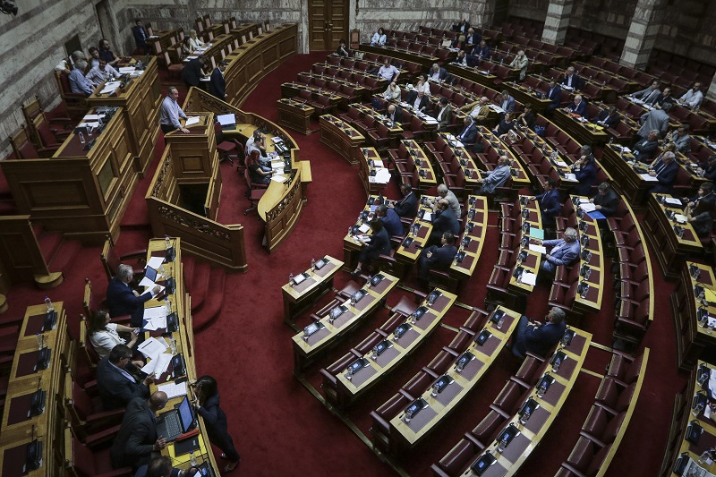 Αντιπαράθεση στη Βουλή για τις συντάξεις και το νόμο Κατρούγκαλου