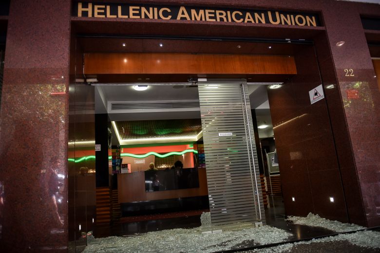 Καταπέλτης το κατηγορητήριο για την επίθεση στην Ελληνοαμερικανική Ένωση