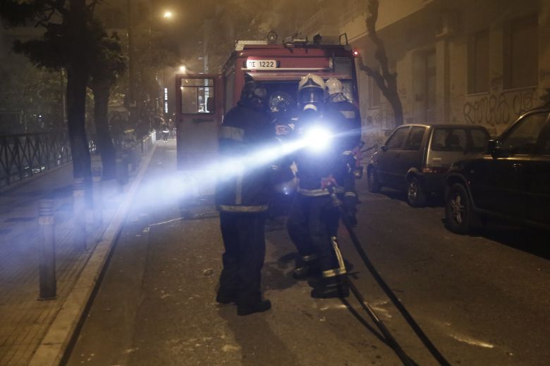 Μπαράζ εμπρηστικών επιθέσεων σε εννέα οχήματα εταιρείας courier