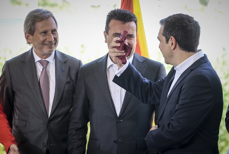 Χαν: Έκκληση στους Σκοπιανούς να ψηφίσουν υπέρ της Συμφωνίας