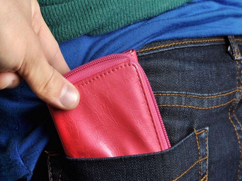 Τρεις συλλήψεις για κλοπές σε βάρος επιβατών μέσων μαζικής μεταφοράς