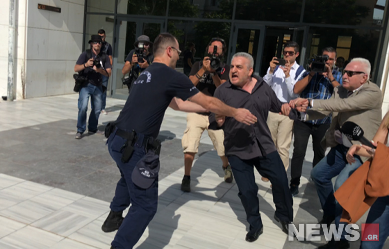 Ο πατέρας της Δώρας Ζέμπερη επιτέθηκε στον κατηγορούμενο για το φόνο