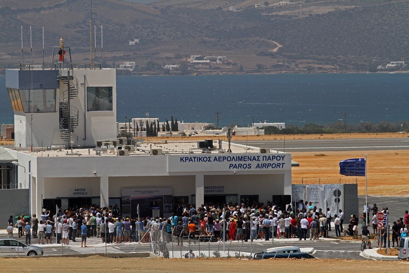 «Έκρηξη» αεροπορικών αφίξεων τουριστών στην Πάρο τον Ιούνιο