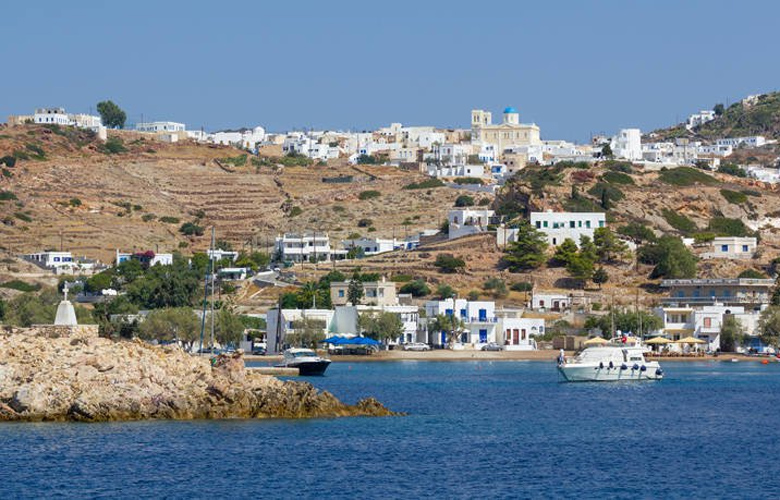 Κίμωλος, το νησί με το ασημόχρωμα βράχια