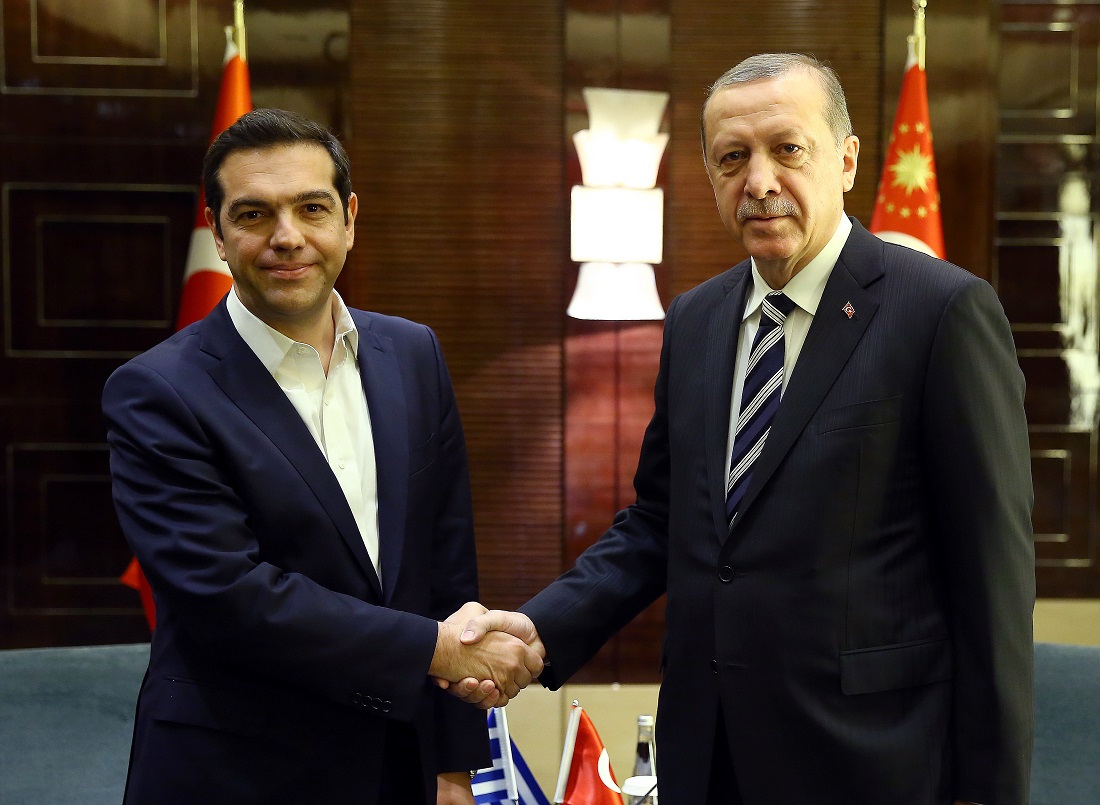 Διμερείς σχέσεις και οι Έλληνες στρατιωτικοί στο επίκεντρο της συνάντησης Τσίπρα-Ερντογάν