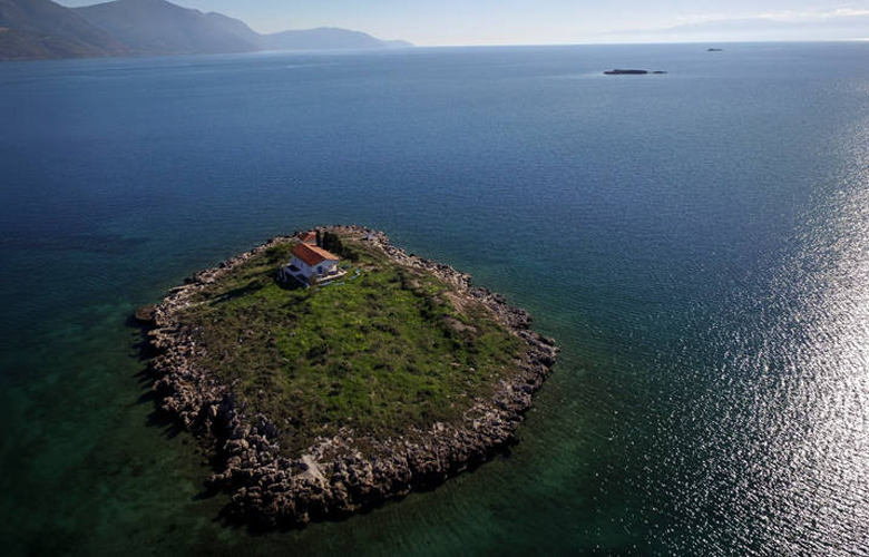 Άγιος Δημήτριος, το νησί με τα κρυμμένα μυστικά