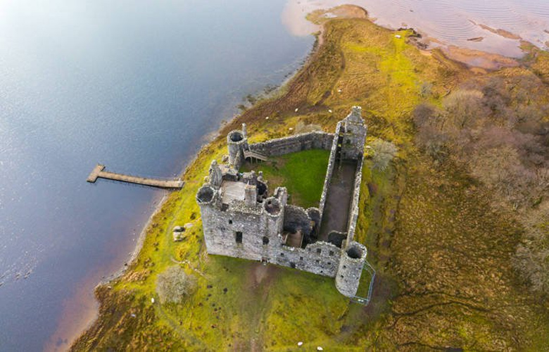 Παραμυθένιο σκηνικό στη λίμνη Loch Awe της Σκωτίας