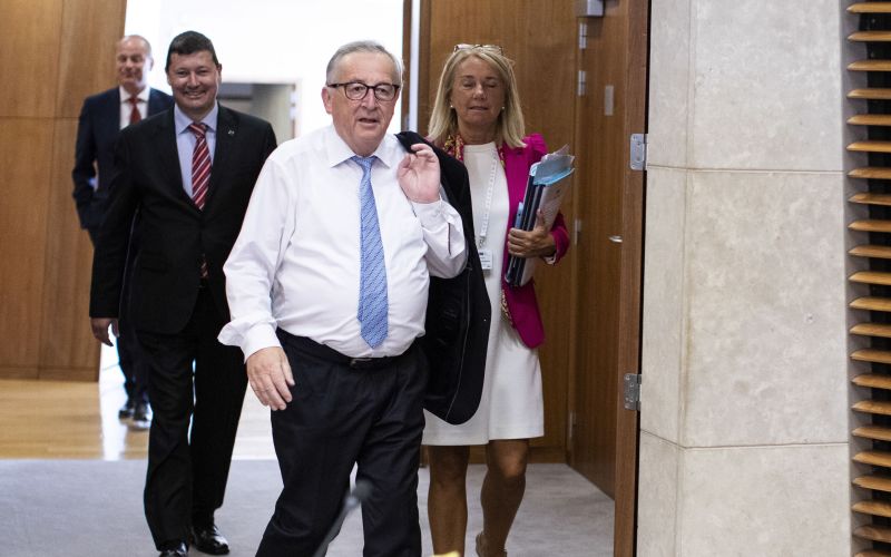 Γιούνκερ απαντώντας αν ήταν μεθυσμένος: Σεβαστείτε με