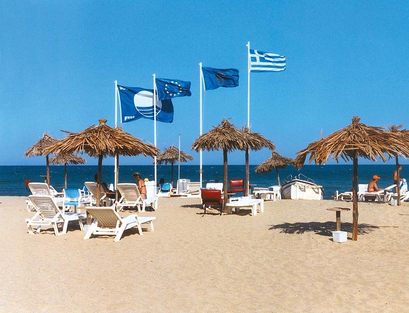 Έχασαν τη «Γαλάζια Σημαία» 17 ελληνικές παραλίες