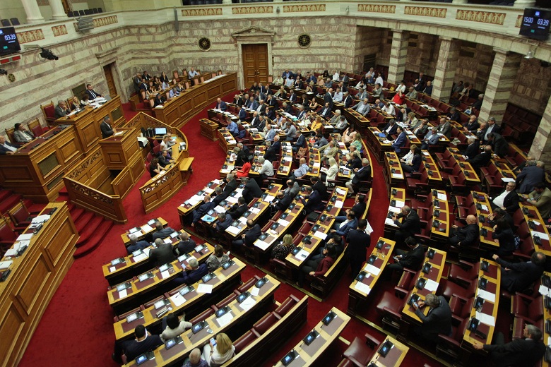 Αγώνας δρόμου για να πληρωθούν οι συντάξεις χωρίς περικοπές το Δεκέμβριο