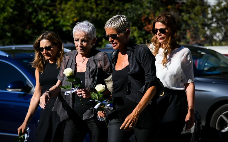 Σε βαρύ κλίμα το «τελευταίο αντίο» στη Ρίκα Βαγιάννη