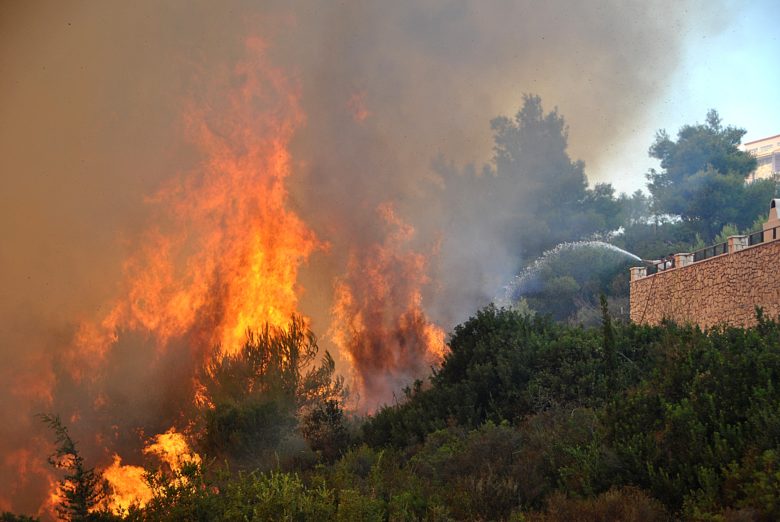 Μεγάλη πυρκαγιά και ισχυροί άνεμοι στη Ζάκυνθο