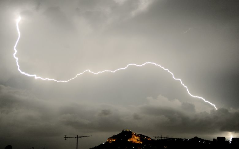 Η φωτιά στο ελατόδασος στα Αργύρια Σπερχειάδας ήταν από κεραυνό