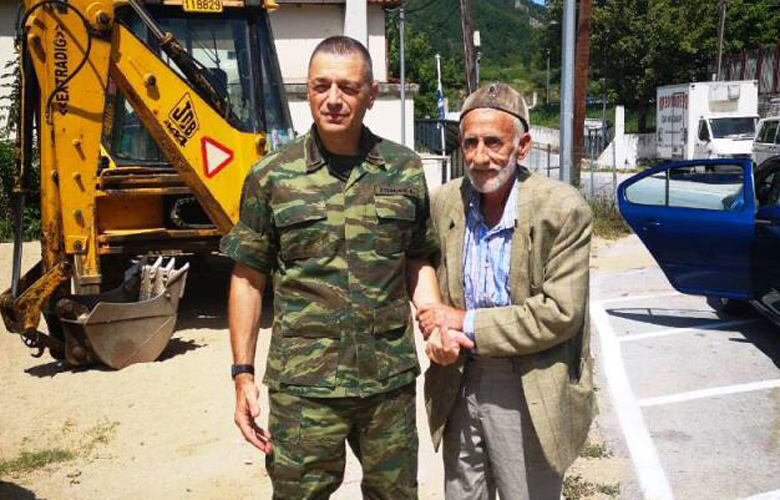Ο αρχηγός του Στρατού σε χωριά της μουσουλμανικής μειονότητας