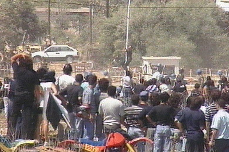 Πατέρας Σολωμού: Τι έγκλημα έκανε ο 16χρονος που κατέβασε τη σημαία;