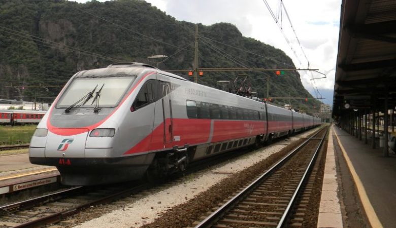 Ιταλία: Πέντε εργαζόμενοι των σιδηροδρόμων σκοτώθηκαν όταν χτυπήθηκαν από τρένο κοντά στο Τορίνο
