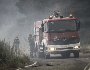 Στις φλόγες τυλίχθηκε λεωφορείο του ΟΑΣΘ στον Περιφερειακό της Θεσσαλονίκης
