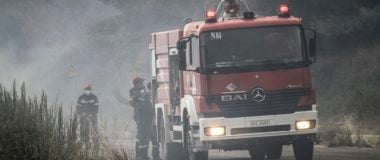 Στις φλόγες τυλίχθηκε λεωφορείο του ΟΑΣΘ στον Περιφερειακό της Θεσσαλονίκης
