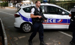 Σκοτώθηκε στο Παρίσι άνδρας που απείλησε αστυνομικούς με χασαπομάχαιρο